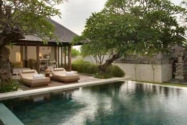 Otel The Royal Santrian