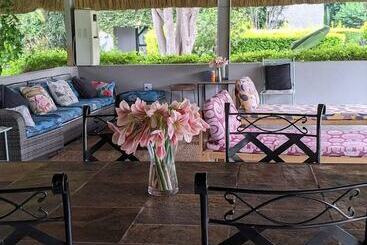 Sunbirds Hotel Cottage