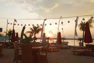 酒店 Maruti Beach Club