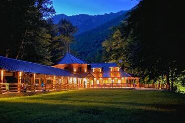 בית מלון כפרי Porto Tara