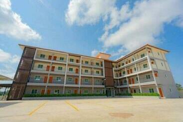 בית מלון כפרי Ek Residence Banchang City