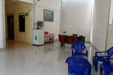 Pensão Penginapan Yarits