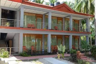 Coconhuts Beach Resort