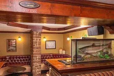 Larkins Pub Restaurant And B&b