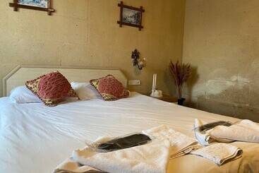 هتل Sinasos Arnovalley