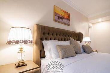 هتل The Grand Palace