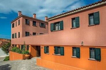 هتل The Varos Residences