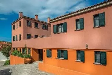 هتل The Varos Residences