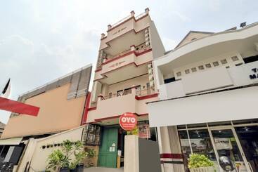 Hotel Oyo 90048 Teratai Bekasi Guesthouse