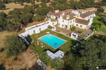 호텔 Rosa Estates: The Farmhouse & Stables