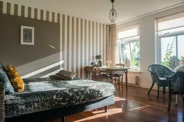 Bed and Breakfast Broeks  Bed En Brood