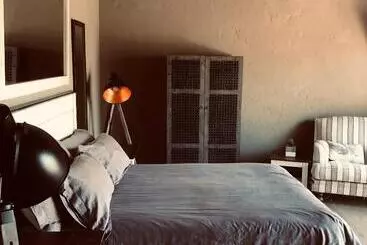 Bed and Breakfast Simba Safaris African Pride Exotic Lodge