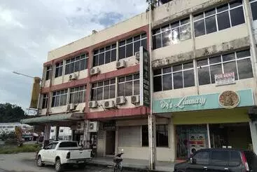 Hotel Oyo 90376 Centre Point