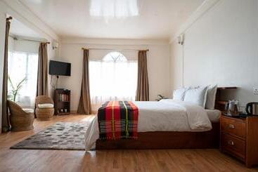 تختخواب و صبحانه Stopover@shillong