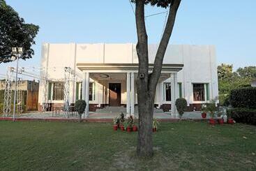 Super Hotel O Surprise Farm House