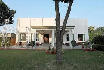 Super Hotel O Surprise Farm House