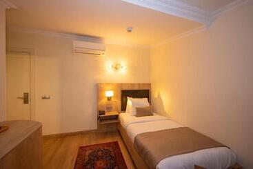 ホテル Porta Romanos