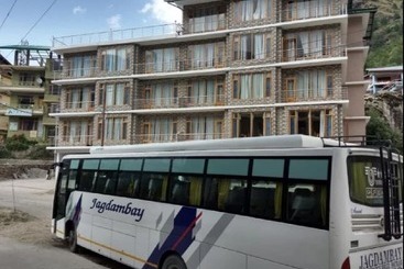 Отель Manali Green