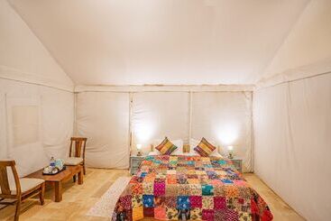 Hotel Sangram Desert Camp
