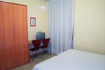 هتل Pensión Moratin