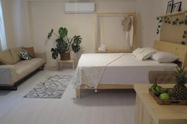 هتل آپارتمان Santa Suites Near Saint Nicholas Church