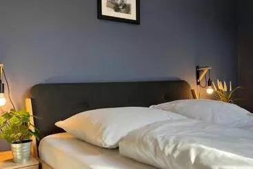 Blue Doors Hostel Ktv