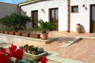 קוטג'' Agriturismo Baglio Donna Santa