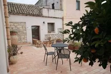 کلبه Agriturismo Baglio Donna Santa