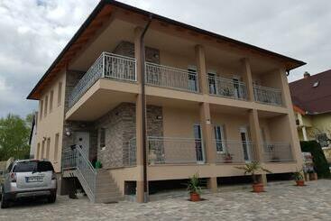 Flamingó Apartmanház