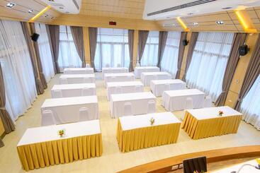 בית מלון כפרי Avarin Resort