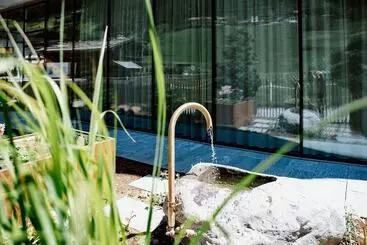 Отель Arlmont 4 Stern Superior