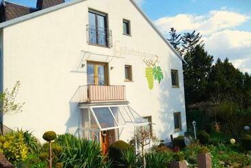 Отель Garni Zur Traube