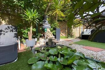 پانسیون 5 Min From The Beach En Suite Room In Guest House