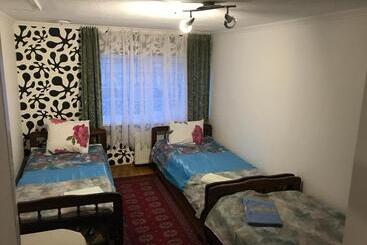 تختخواب و صبحانه First Price