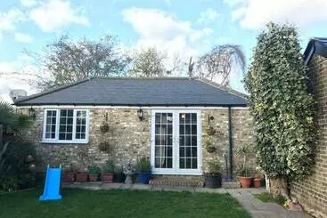 ペンション Cosy Cottage Annex In Fairlop