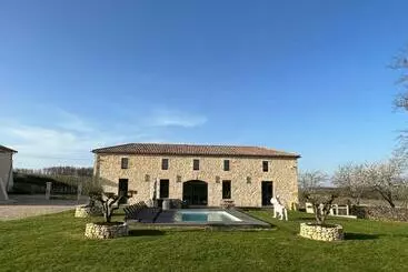 Majatalo Le Domaine Reine Sully