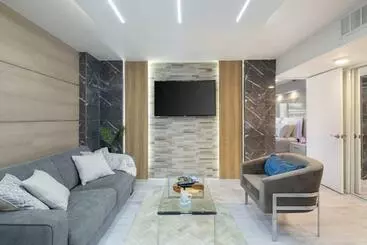 Huoneistohotelli Executive Hotel Suite Downtown Free Parking