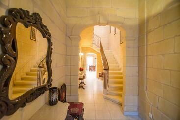 Hotel Lidda Butts Inn