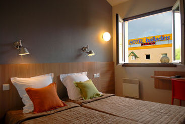 فندق Hôtel Savigny-Le-Temple