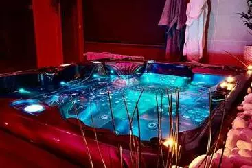 Hotel Suite Avec Jacuzzi Et Sauna Privée