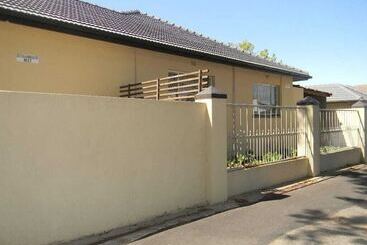 פנסיון M2t Guest House