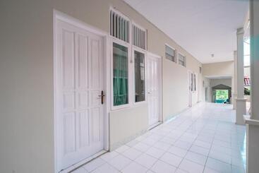 Отель Oyo 1962 Anugerah Wisata