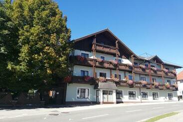 בית מלון כפרי &wirtshaus Sonne