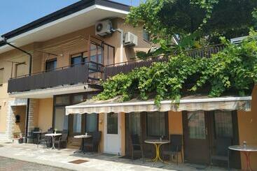 Hotel Accomodation Pertout