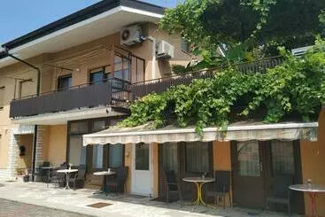 هتل Accomodation Pertout