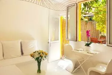 Bed and Breakfast La Maison Jaune