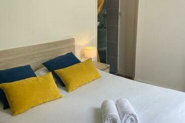 تختخواب و صبحانه La Villa B