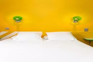 ホテル OLDEGAR Hôtel Bar & Musique