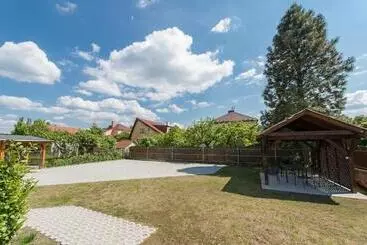 Majatalo Penzion Leknín