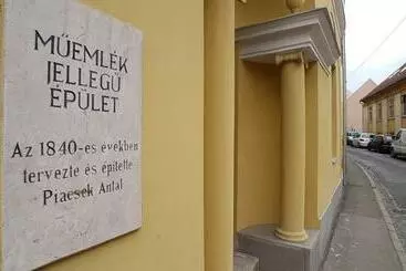 Piacsek Apartmanház